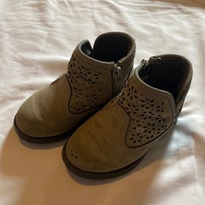 Oshkosh size 6 toddler girl boots